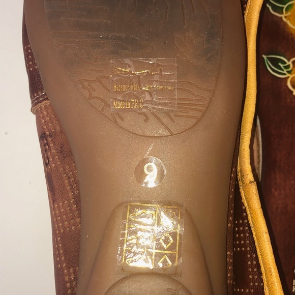 VIA VENETO Floral Slip On Shoes ((size 9)) - Picture 8 of 8